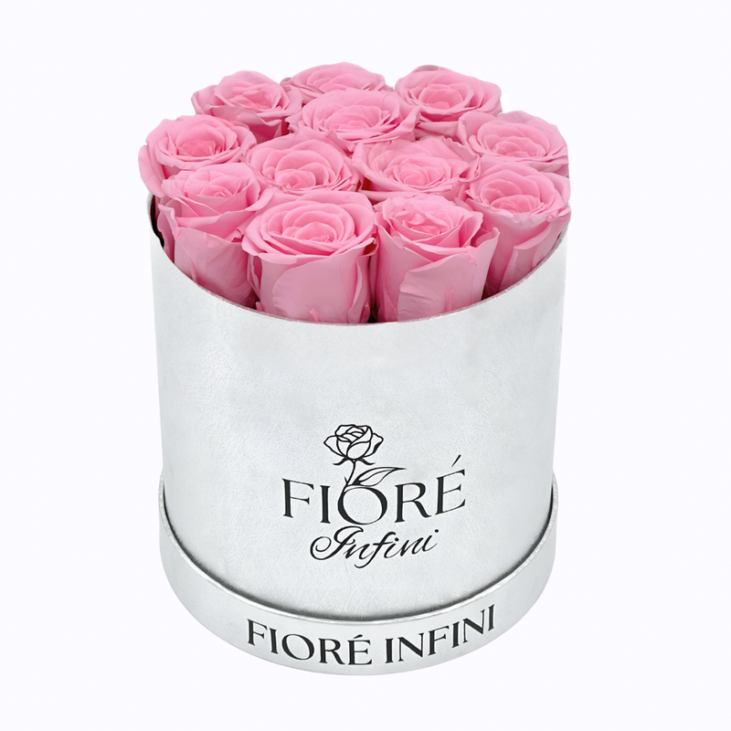 12 preserved roses in a round silver box